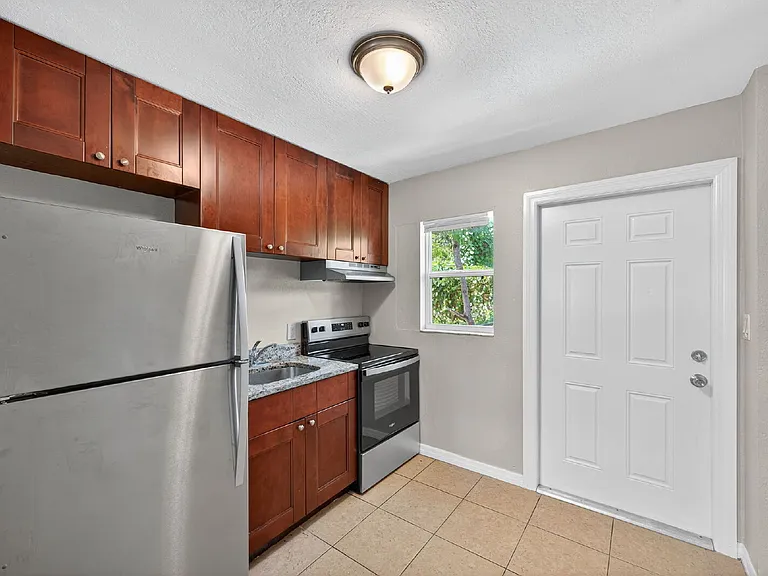 1771 Russell St S #3 — Photo 6