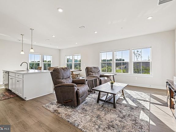 5th image of 40 Liberty Rd Unit P