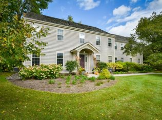 432 W Thornapple Ln, Mequon, WI 53092