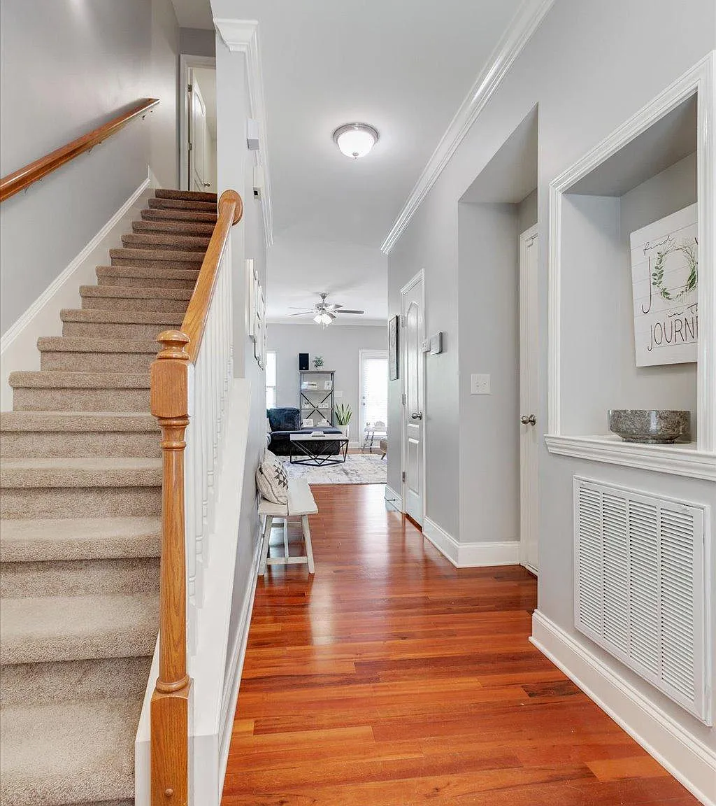 2 bed, 2.5 bath, 2100 sqft, $2,600 — Photo 3