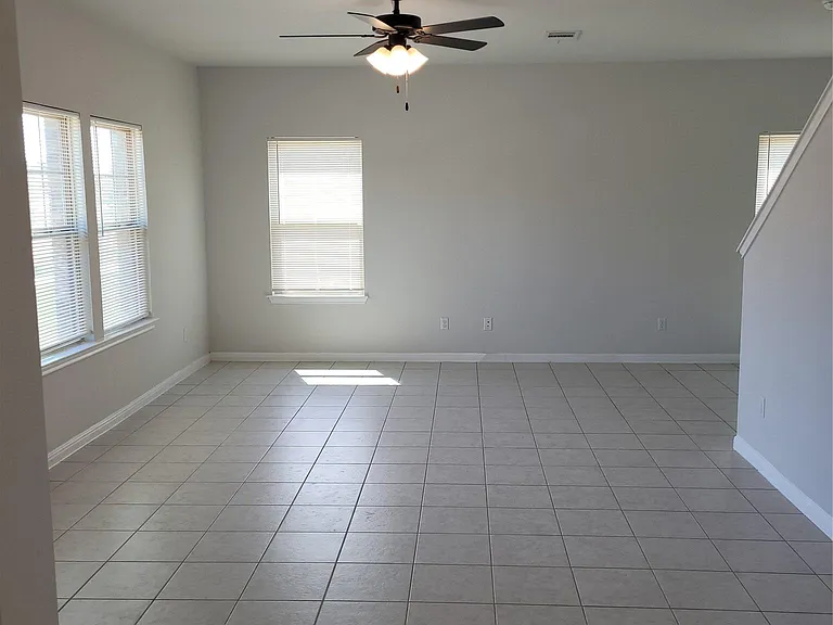 8308 Daisy Cutter Xing — Photo 1