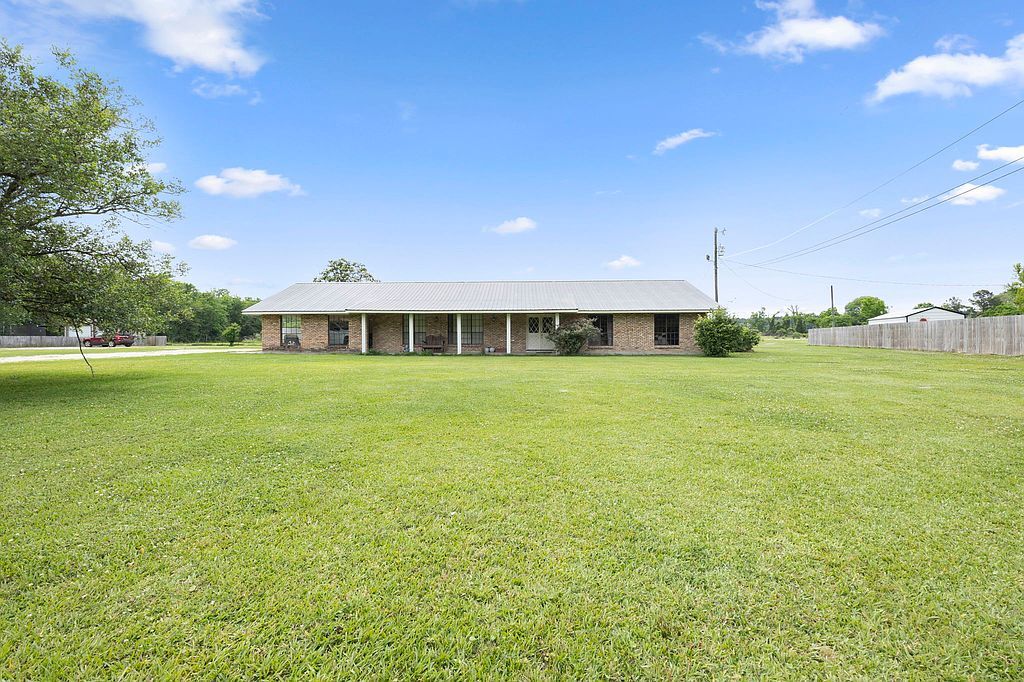 38879 Reinninger Rd - Property Image
