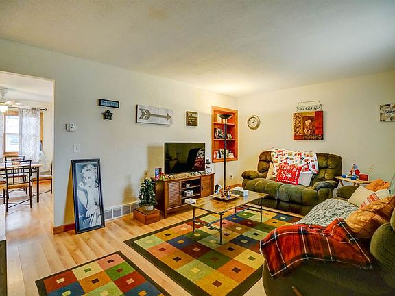 3rd image of 1821 Liberty Ln