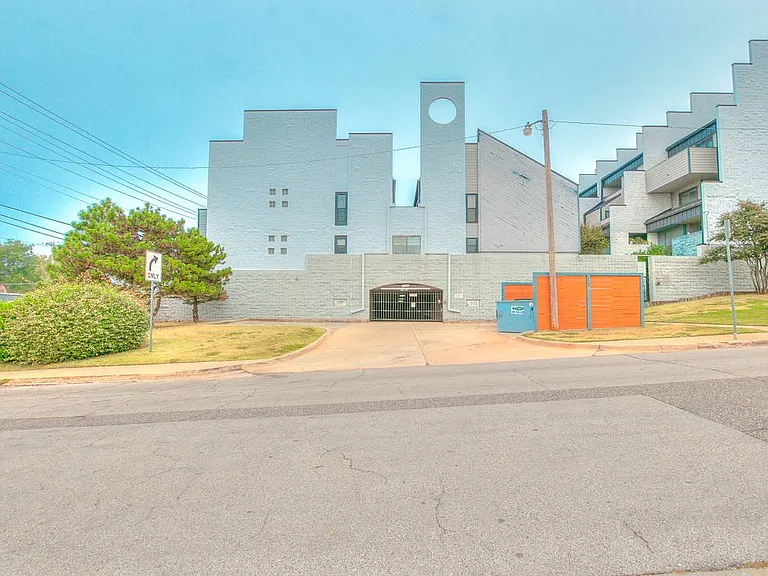 915 NW 7th St #105 — Photo 14