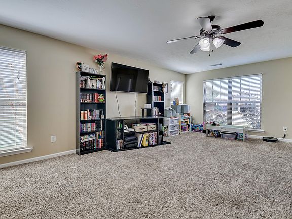 4th image of 691 Fox Haven Dr