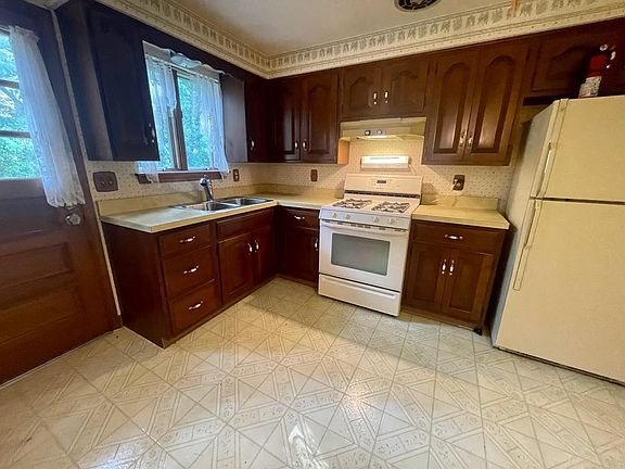 2nd image of 5019 Brownsville Rd
