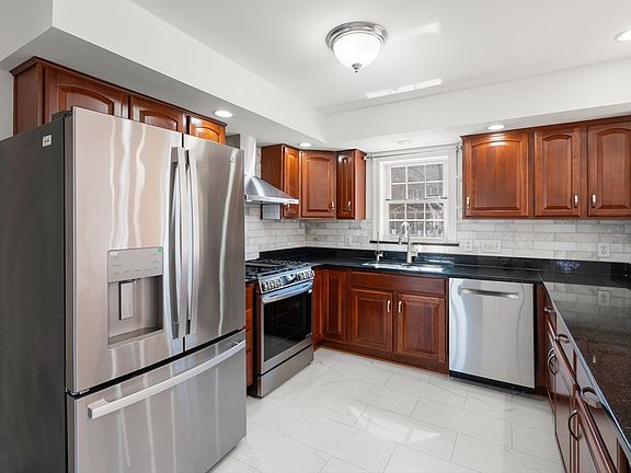 3rd image of 22 Westview Rd