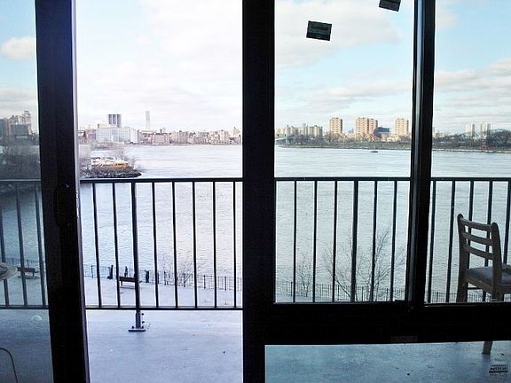 4th image of 2540 Shore Blvd APT 3J