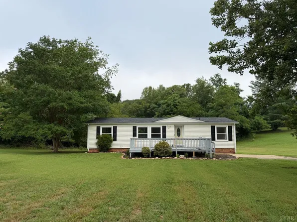 134 Johns Creek Rd, Madison Heights, VA 24572
