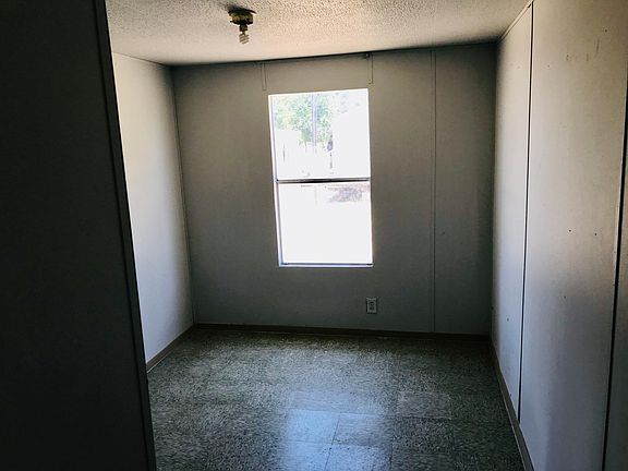 3rd image of 203 Bluff Dr