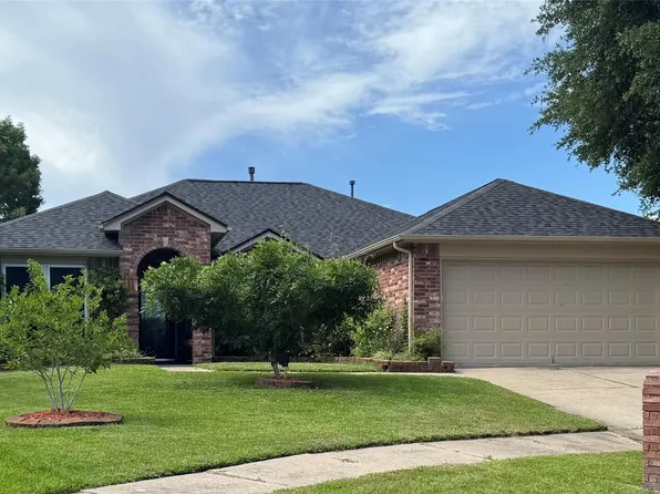 403 Stockbridge Ln, Dickinson, TX 77539