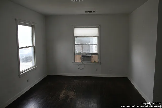 2 bed, 1.0 bath, 828 sqft, $1,350 — Photo 4
