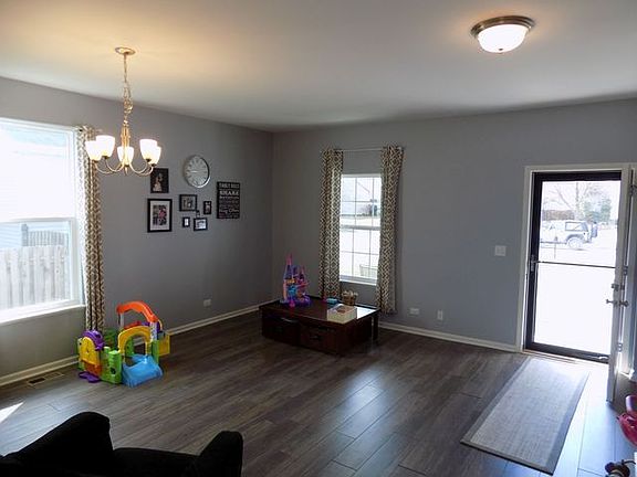 2nd image of 2324 Amsterdam Cir