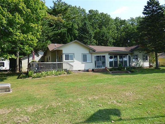 3rd image of 423 Oakwood Beach Dr