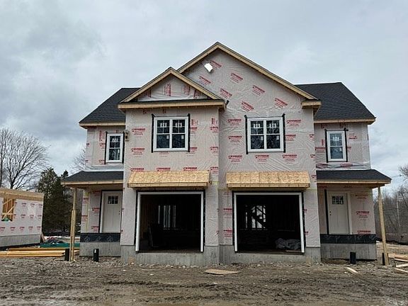 2nd image of 3 Heritage Rd #3