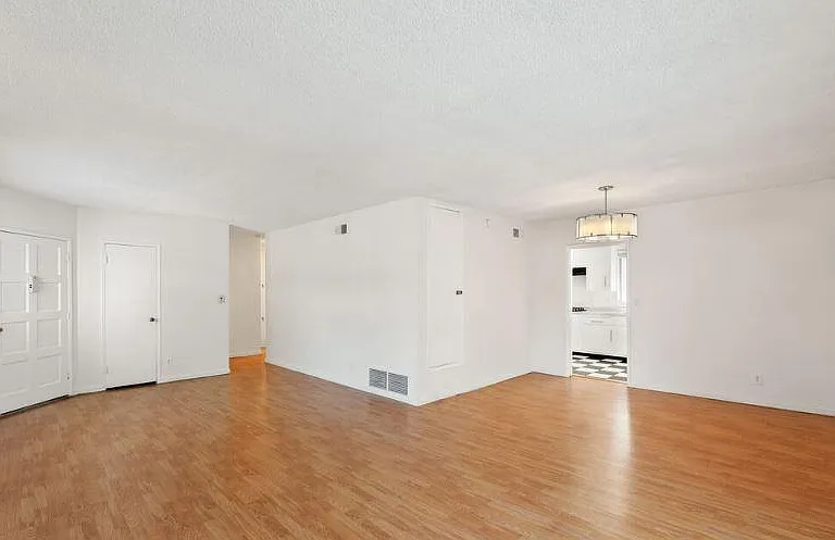 1288 Barry Ave #6 — Photo 4