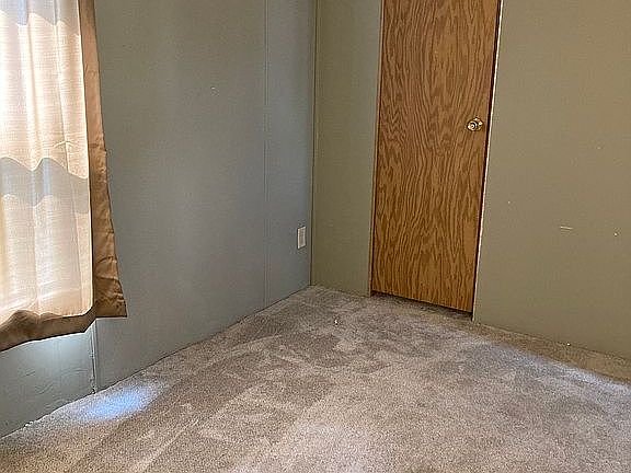 4th image of 263 Crestwood Ct E