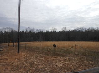 270 Green Acres Ln, Jacks Creek, TN 38347