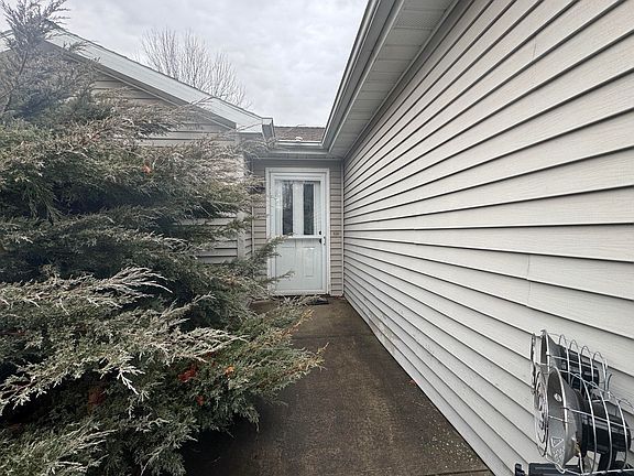 2nd image of 7915 S Cameron Dr