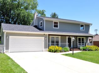 2753 Bordeaux Dr, Rockford, IL 61114