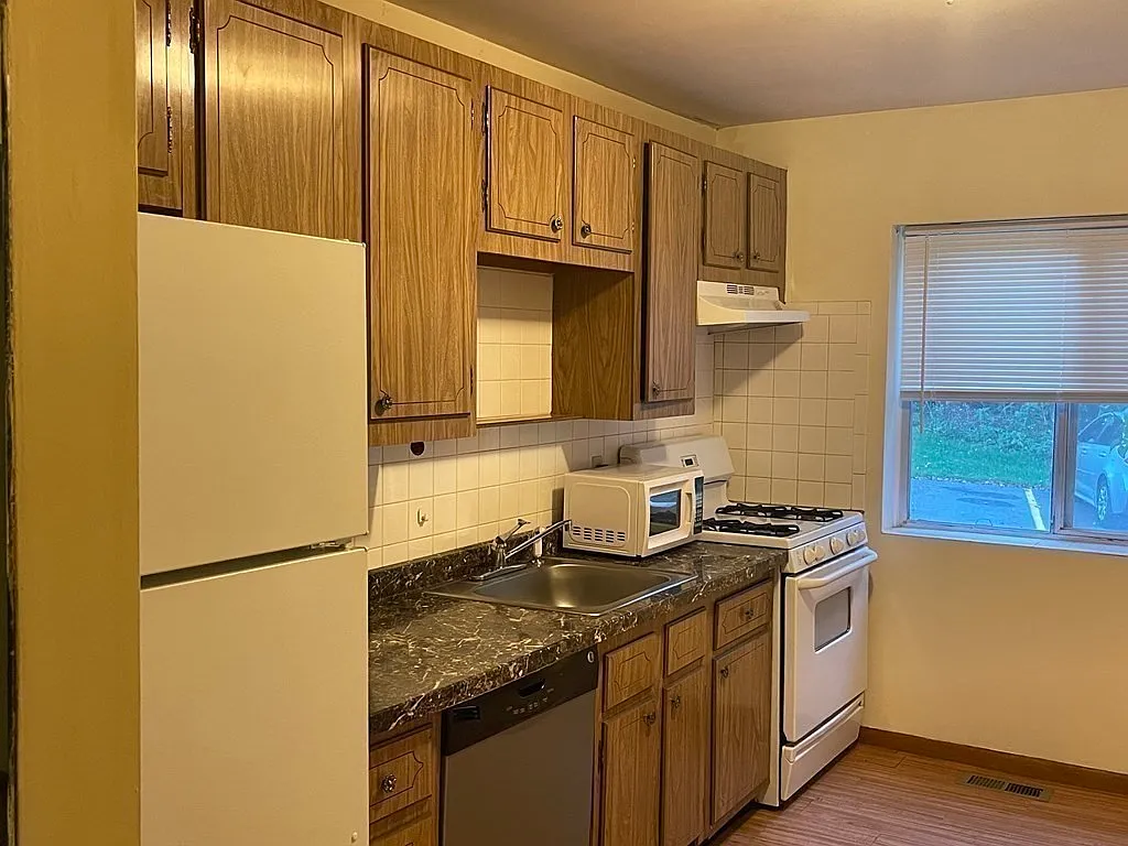2 bed, 884 sqft, $2,700 — Photo 4