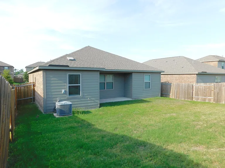 304 Aaron St — Photo 31