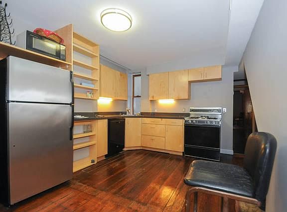 3rd image of 988B N 2nd St Unit 2