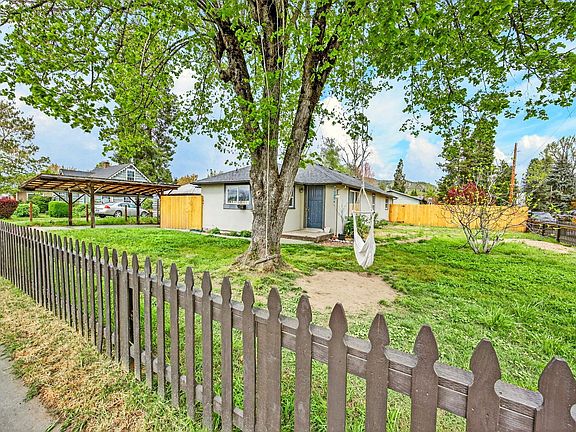 5th image of 1702 SW Bridge St