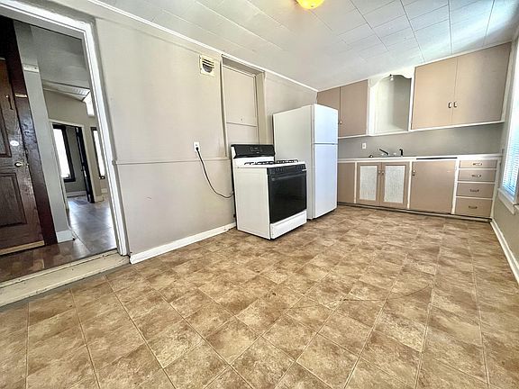 5th image of 326 E Washington St #6