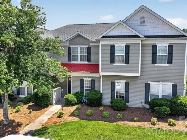4071 Center Place Dr, Harrisburg, NC 28075