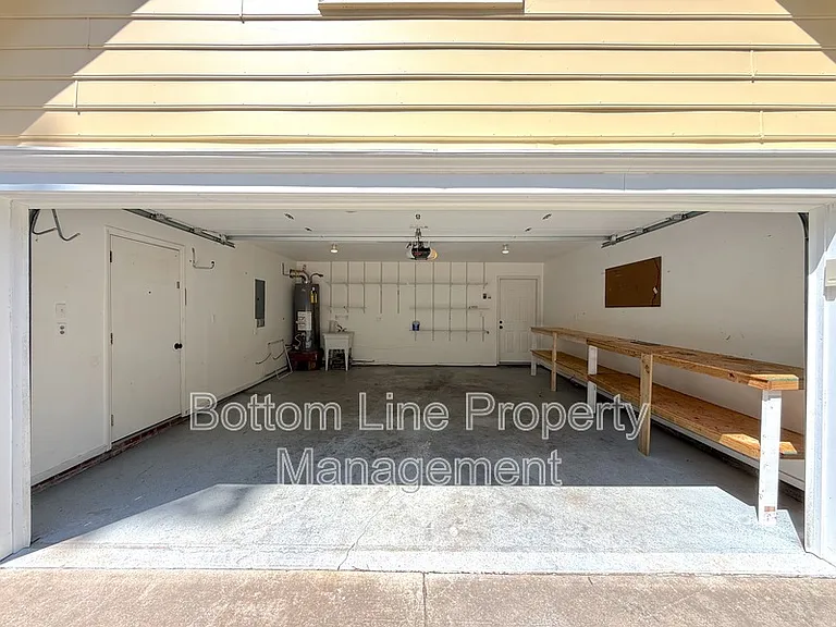 2321 Heathershire Ln — Photo 24