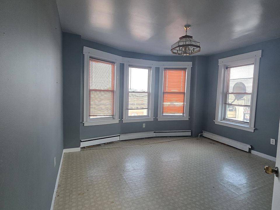 1st image of 7 Myrtle Ave #3