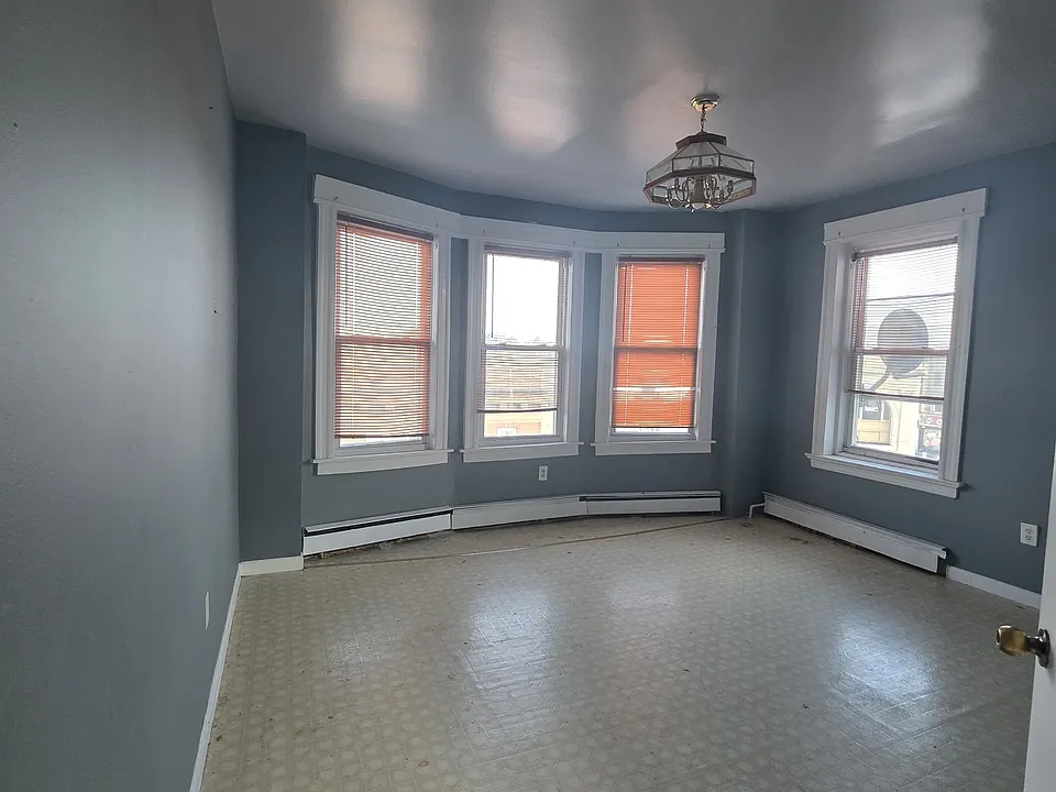 7 Myrtle Ave #3