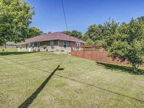 3rd image of 411 Culver Rd