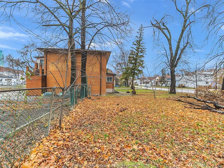 509 Aylmer Ave #MAIN — Photo 7