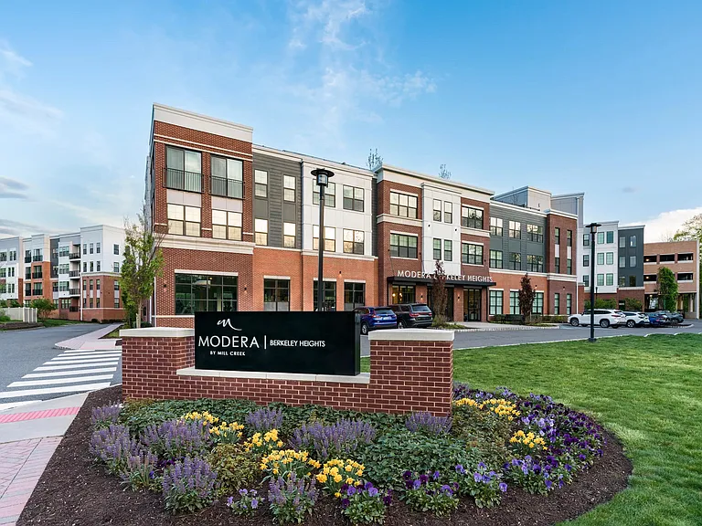 You will find Modera Berkeley Heights ideally nestled in the township of Berkeley Heights, known for its decades-long traditions, celebrations, and close-knit community.