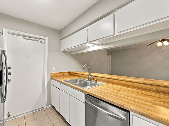 3rd image of 12212 Ridge Crown St
