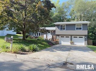 1425 E Sycamore St, Canton, IL 61520