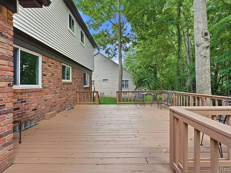 1880 Welling Dr — Photo 27