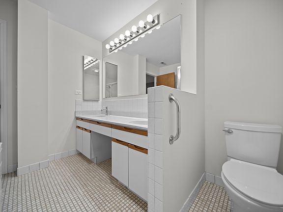 3rd image of 501 Lake Hinsdale Dr APT 207