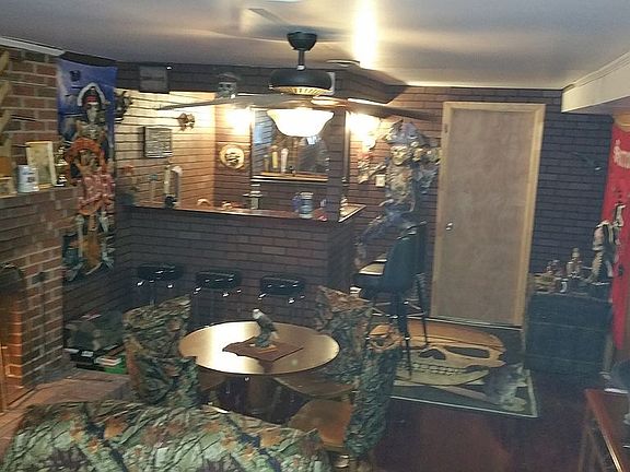 3rd image of 402 Delton Ave