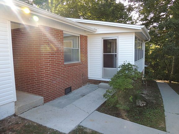 2nd image of 1401 Overton Ln