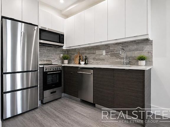 4th image of 2517 Bedford Ave #3R