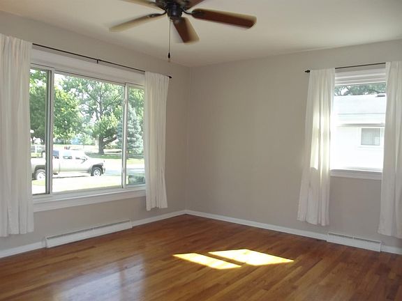 2nd image of 1184 Oak St