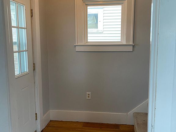 3rd image of 557 Shirley St NE