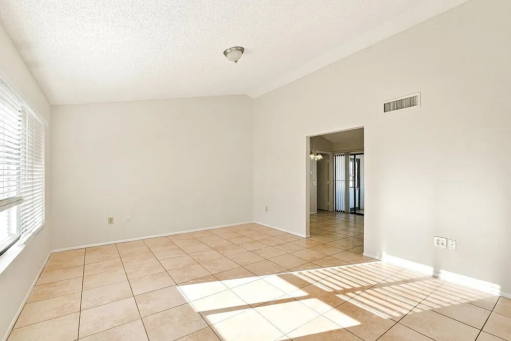 2 bed, 2.0 bath, 1046 sqft, $1,735 — Photo 4