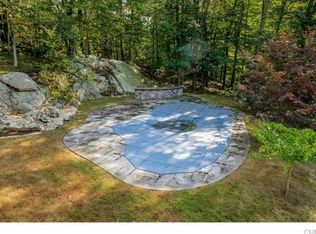 40 Mohawk Ln, Greenwich, CT 06831