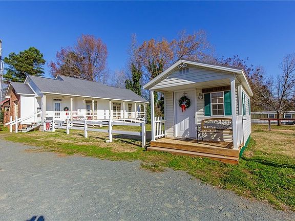 2nd image of 2037 Yale Dr