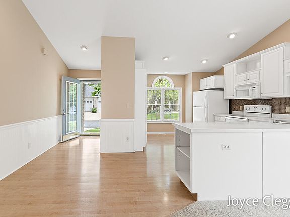 4th image of 2767 Sandpiper Ln #11