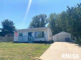 320 W Peoria St, Elmwood, IL 61529
